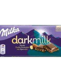 Milka Darkmilk alpesi tej felhasználásával készült csokoládé manduladarabokkal